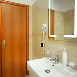 Urban Gem - * تيرانا