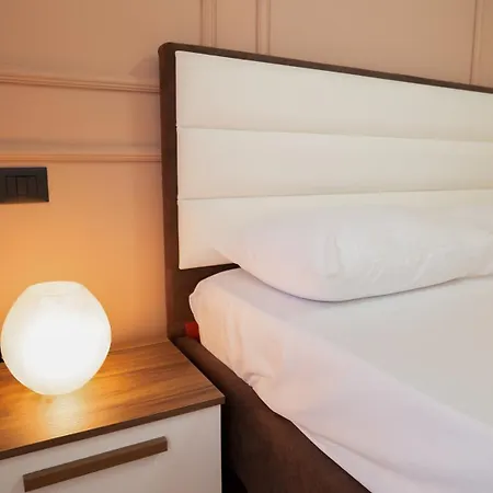 Urban Gem - * 地拉那